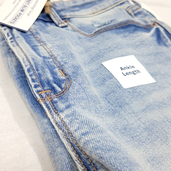 Old Navy Size 12 Blue Jeans - Picture 3 of 3